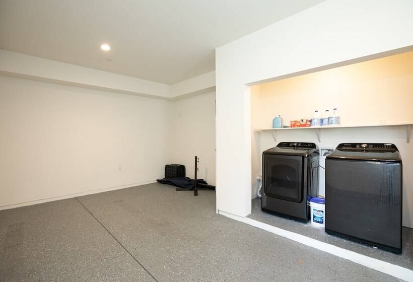 Downtown Darling By Avantstay Rooftop Deck, View