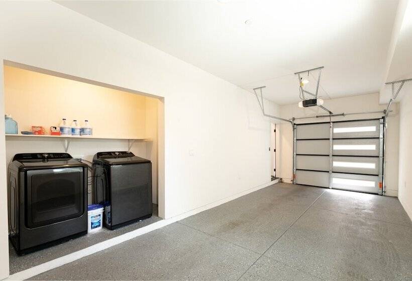 Downtown Darling By Avantstay Rooftop Deck, View