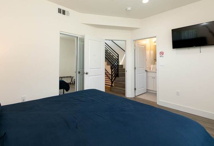 Downtown Darling By Avantstay Rooftop Deck, View