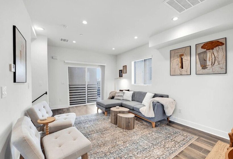 Downtown Delight By Avantstay 10min To Staples