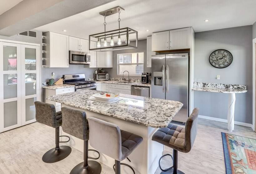 Elephant Butte Home W/ Propane Grill: 1 Mi To Lake