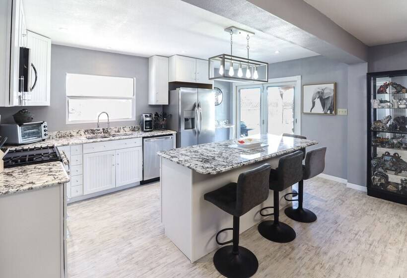 Elephant Butte Home W/ Propane Grill: 1 Mi To Lake