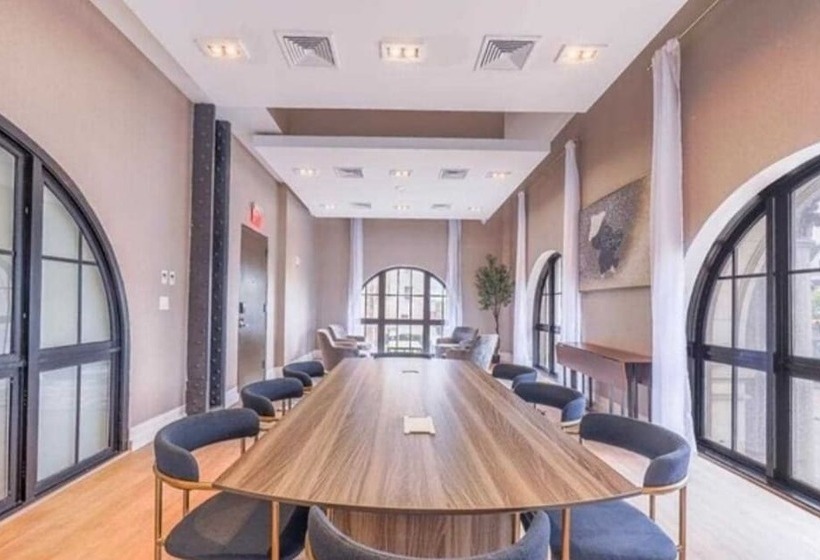 Elite Terrace   Spacious Apt W Terrace