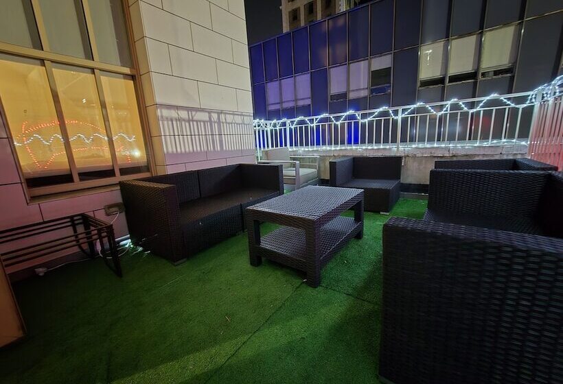 Elite Terrace   Spacious Apt W Terrace