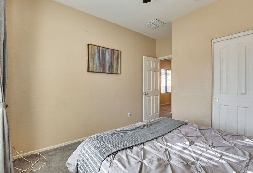 Family Friendly Phoenix Home: 5 Mi To Westgate!