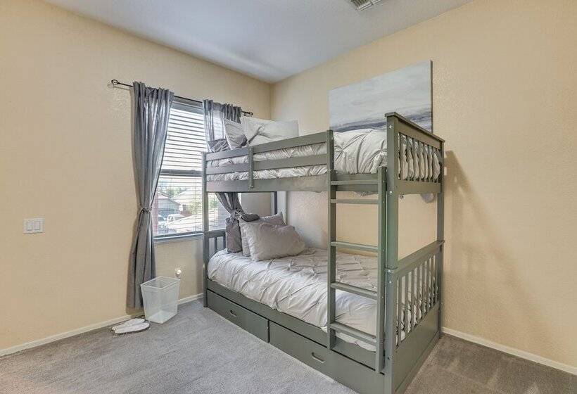 Family Friendly Phoenix Home: 5 Mi To Westgate!