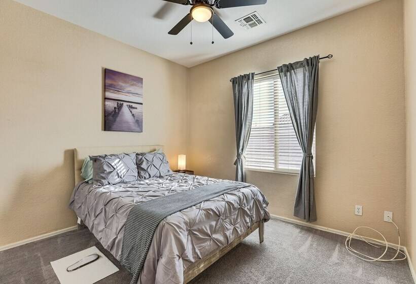 Family Friendly Phoenix Home: 5 Mi To Westgate!
