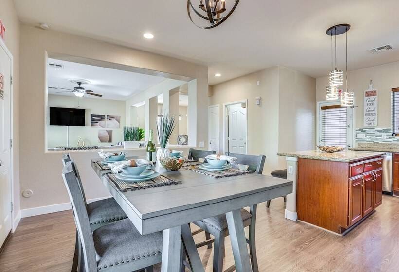 Family Friendly Phoenix Home: 5 Mi To Westgate!