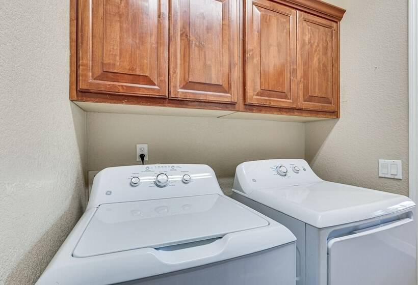 Family Friendly Phoenix Home: 5 Mi To Westgate!