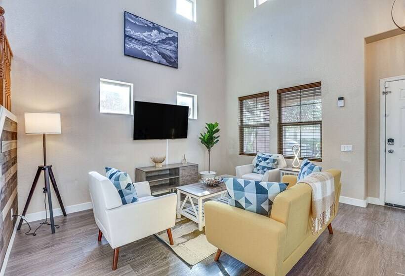 Family Friendly Phoenix Home: 5 Mi To Westgate!