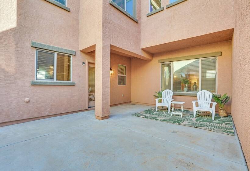 Family Friendly Phoenix Home: 5 Mi To Westgate!