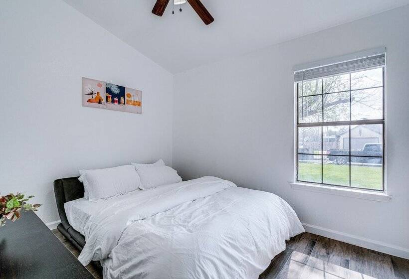 Pet Friendly Round Rock Home W/ Fenced Yard!