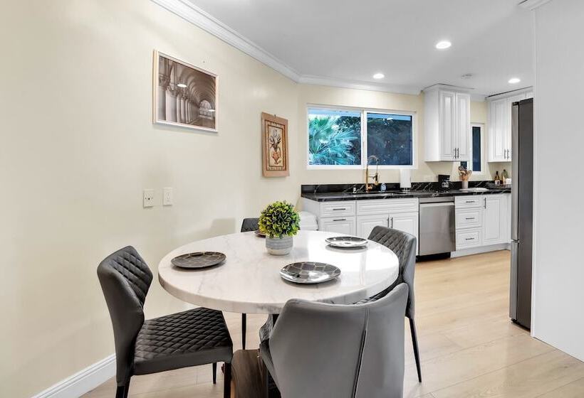 Forman By Avantstay Pool, Near Hollywood Studios