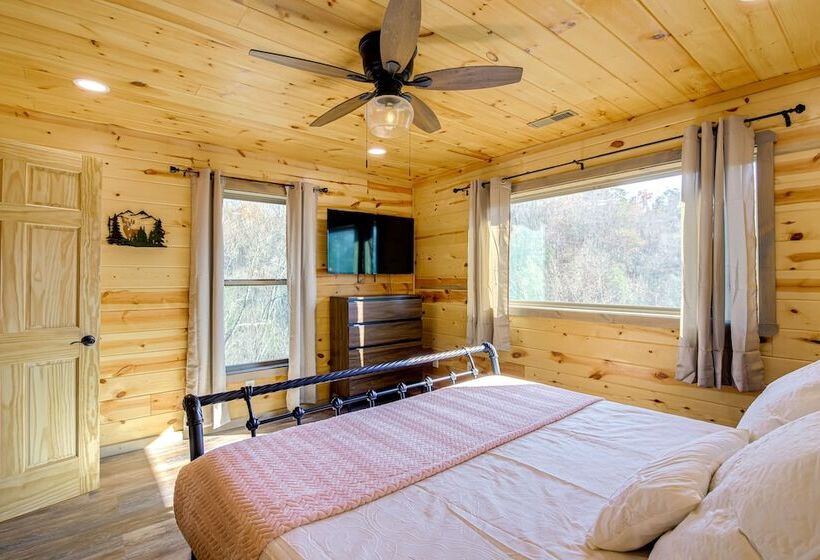 Gatlinburg Cabin W/ Game Room, Hot Tub & Mtn Views