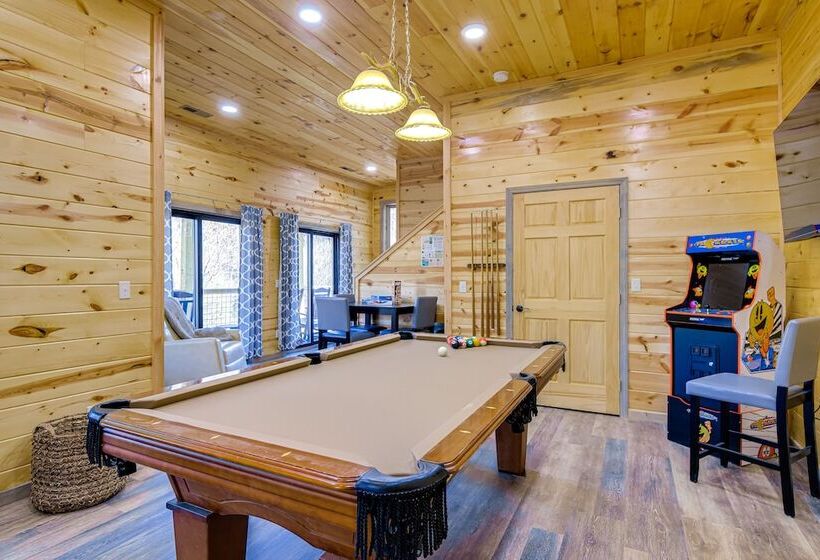 Gatlinburg Cabin W/ Game Room, Hot Tub & Mtn Views