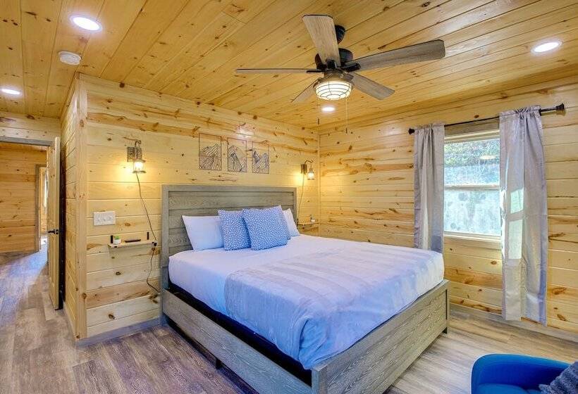 Gatlinburg Cabin W/ Game Room, Hot Tub & Mtn Views