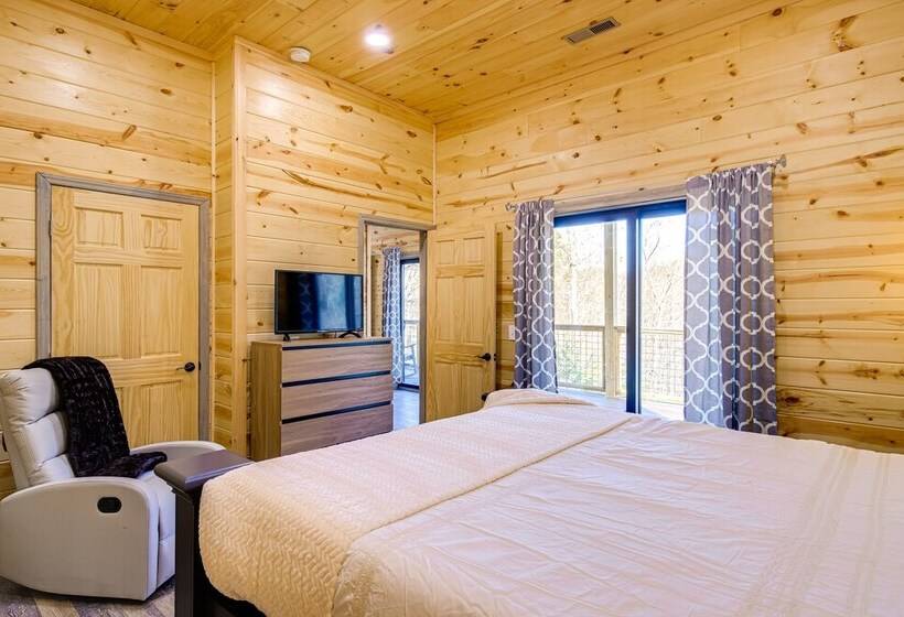 Gatlinburg Cabin W/ Game Room, Hot Tub & Mtn Views