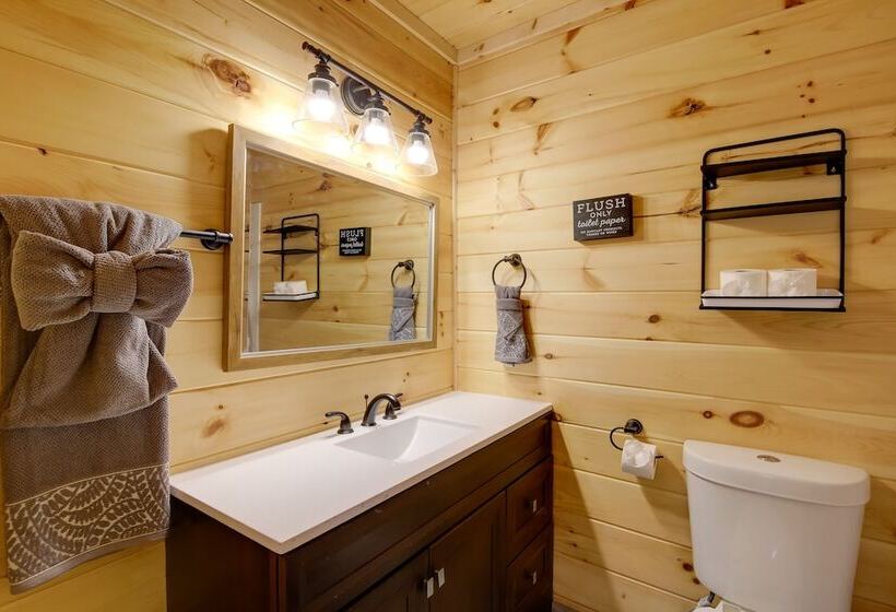 Gatlinburg Cabin W/ Game Room, Hot Tub & Mtn Views