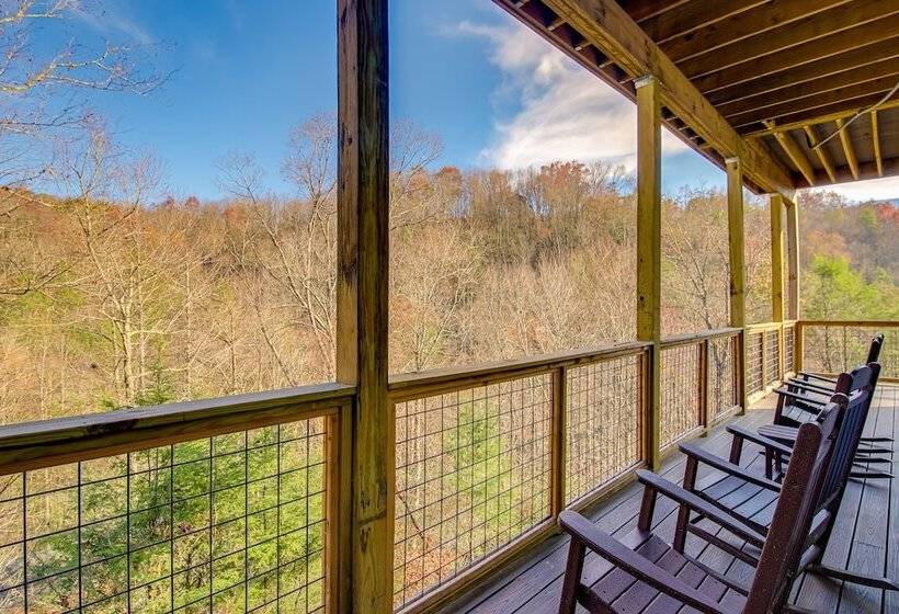 Gatlinburg Cabin W/ Game Room, Hot Tub & Mtn Views