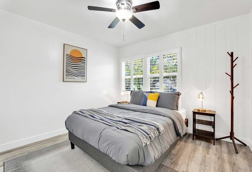 Newly Furnished Valley Home | Reseda Retreat