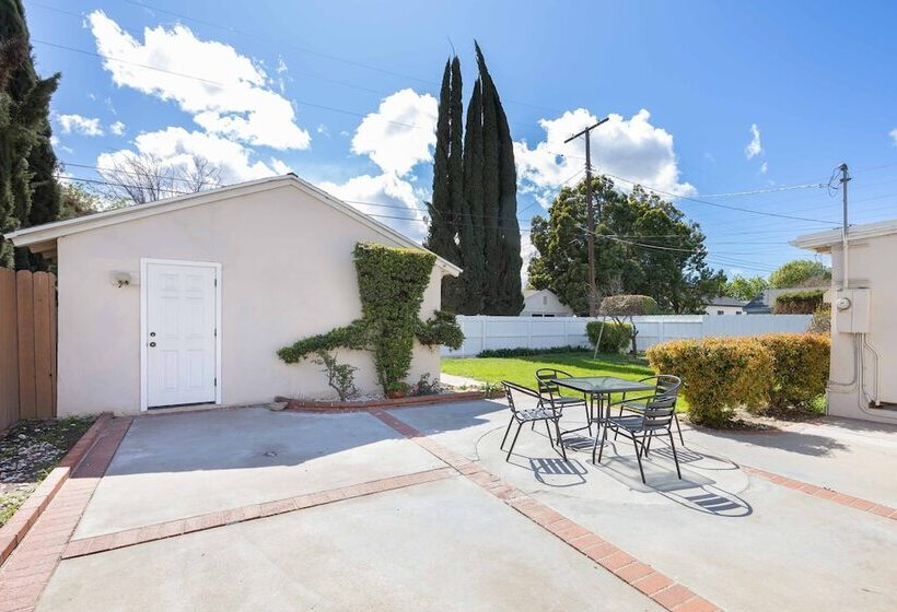 Newly Furnished Valley Home | Reseda Retreat