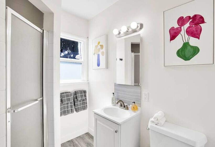 Newly Furnished Valley Home | Reseda Retreat