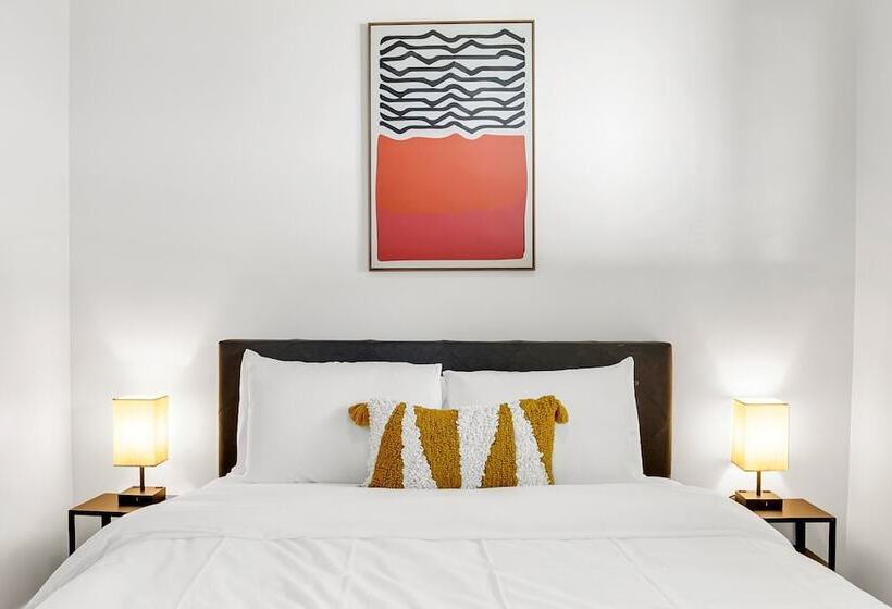 Newly Furnished Valley Home | Reseda Retreat