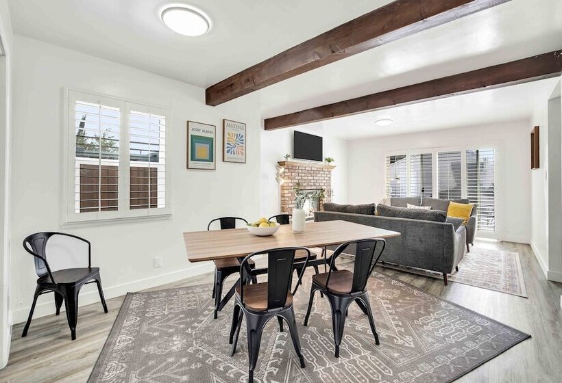 Newly Furnished Valley Home | Reseda Retreat