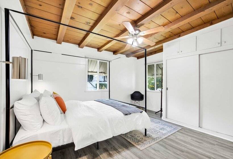 Newly Furnished Valley Home | Reseda Retreat