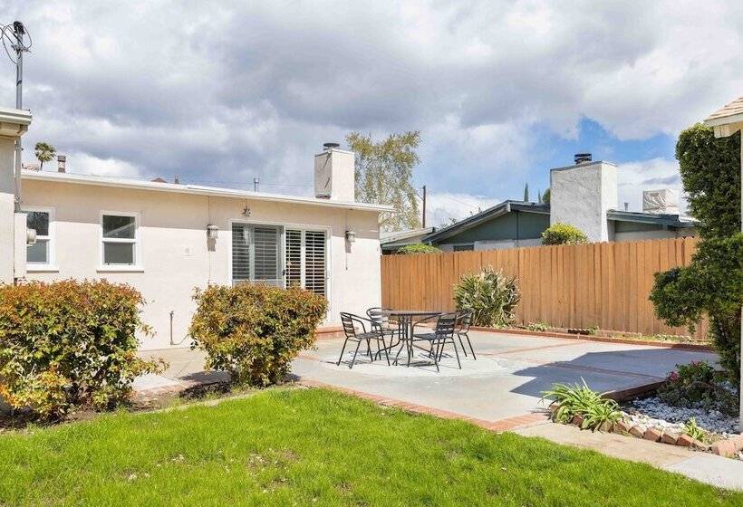 Newly Furnished Valley Home | Reseda Retreat