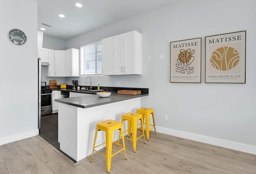 Hinds By Avantstay Duplex In North Hollywood