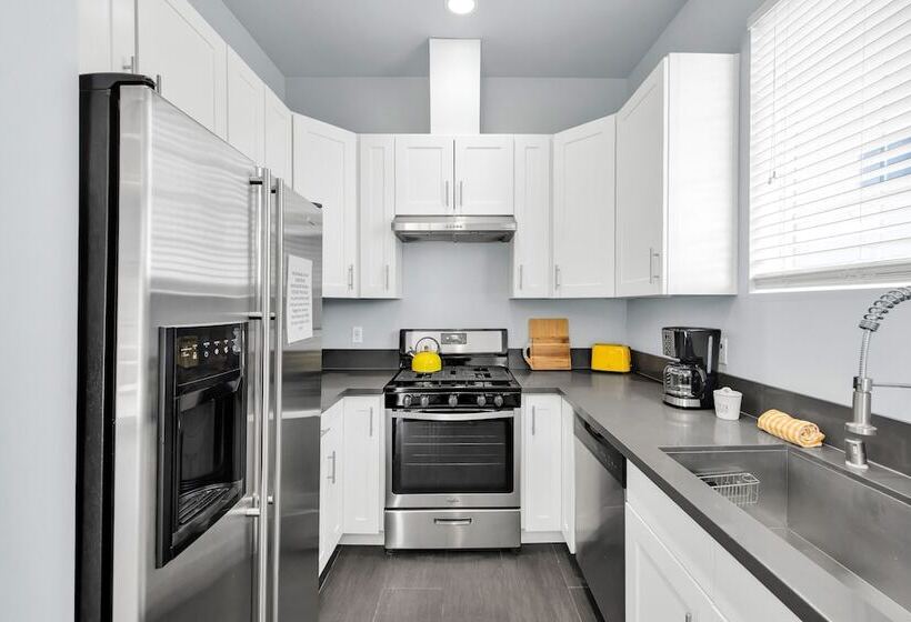 Hinds By Avantstay Duplex In North Hollywood