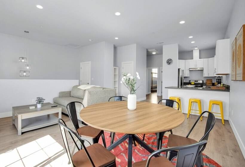 Hinds By Avantstay Duplex In North Hollywood