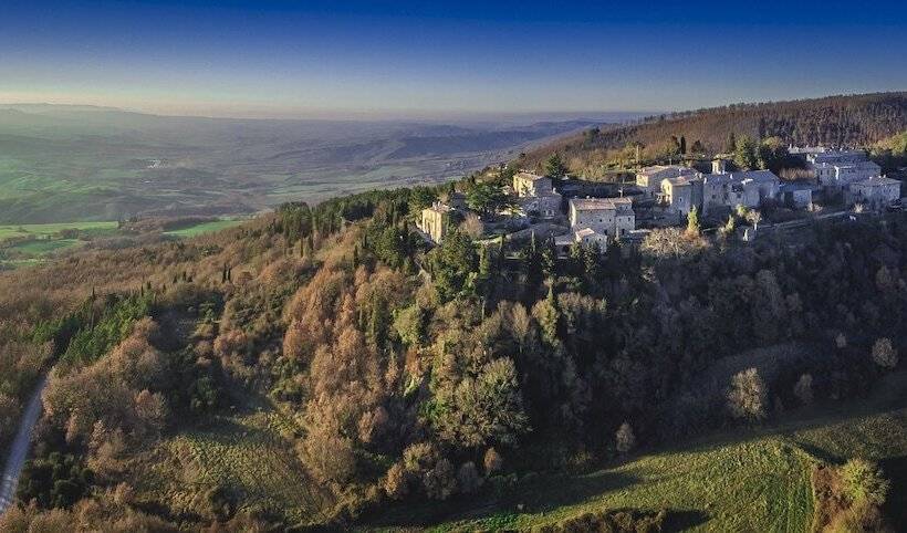 פונדק Monteverdi Tuscany