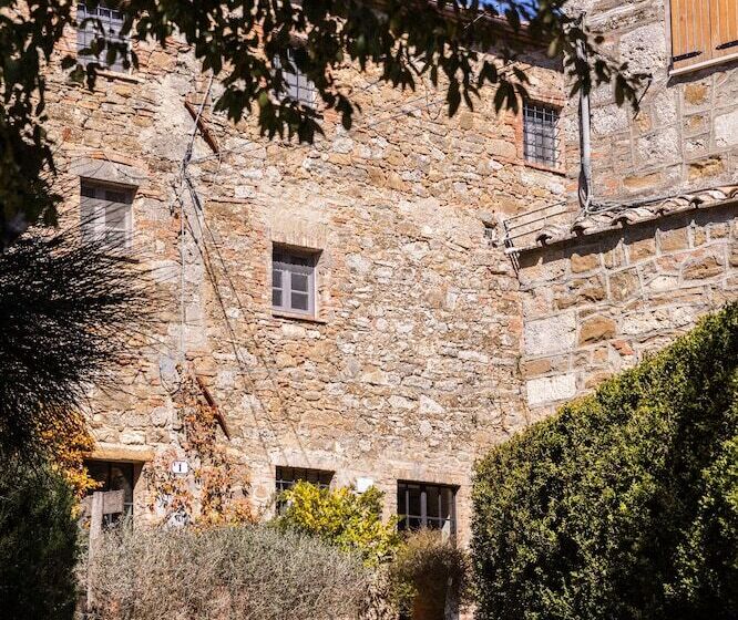 פונדק Monteverdi Tuscany