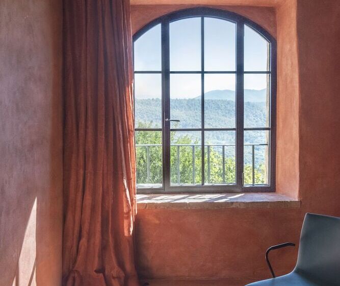 פונדק Monteverdi Tuscany