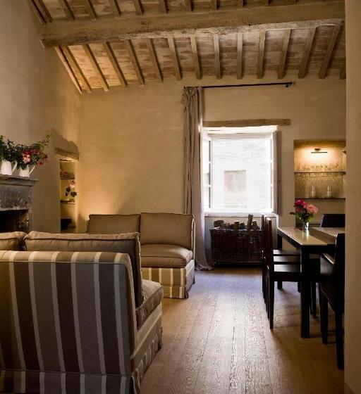 פונדק Monteverdi Tuscany