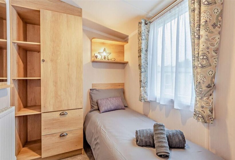 בית מלון כפרי 2 Bed 6 Berth Lodge In Shorefield Oakdene Dorset