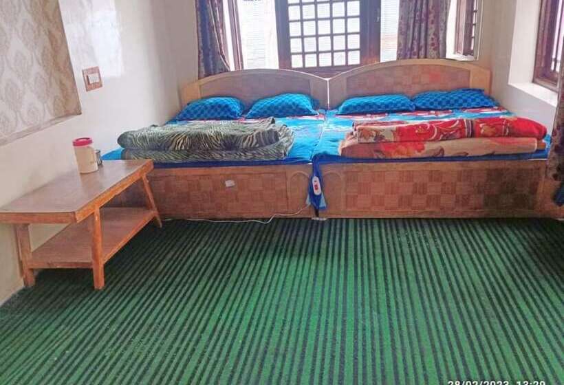 فندق Crown Palace