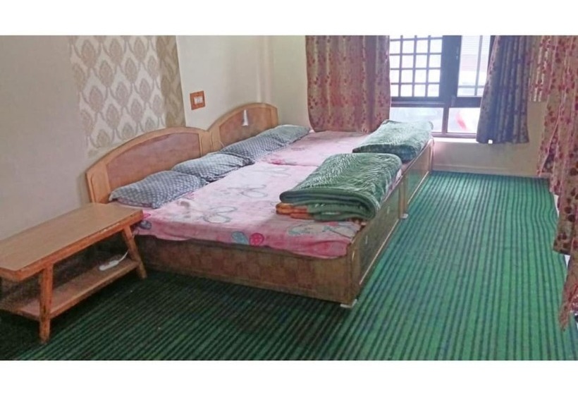 فندق Crown Palace