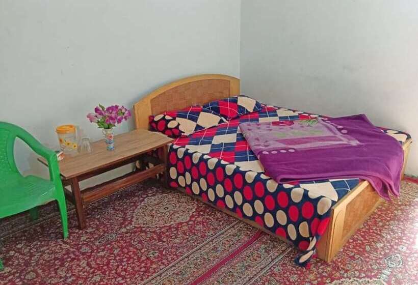 בית מלון כפרי Crown Palace