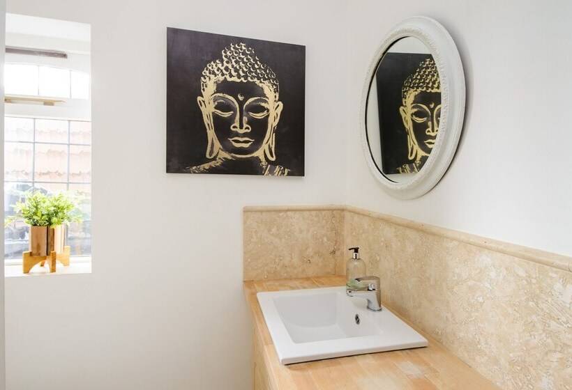 בית מלון כפרי Deluxe 1 Bed Versace Hottub Skytv