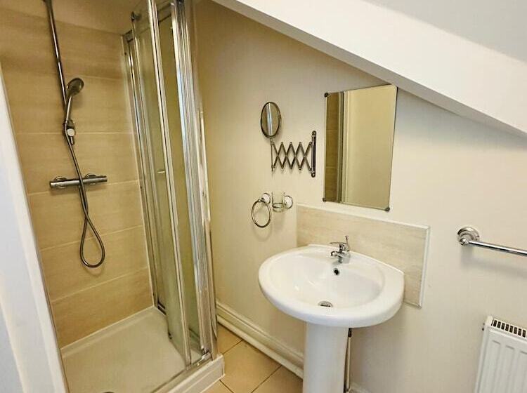 Отель Elm Vale Lodge