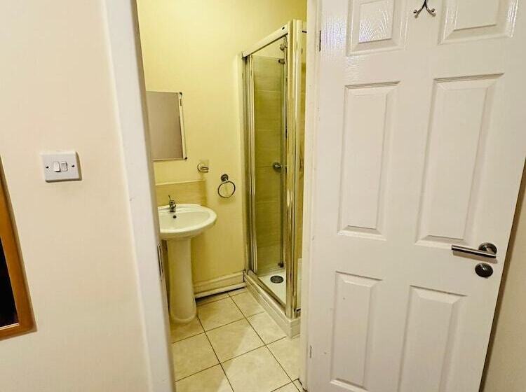 Отель Elm Vale Lodge