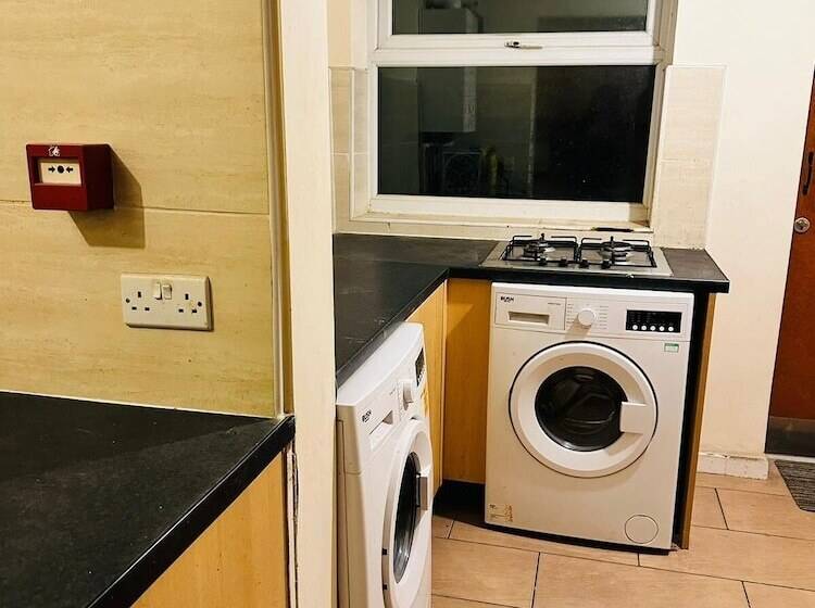 Отель Elm Vale Lodge