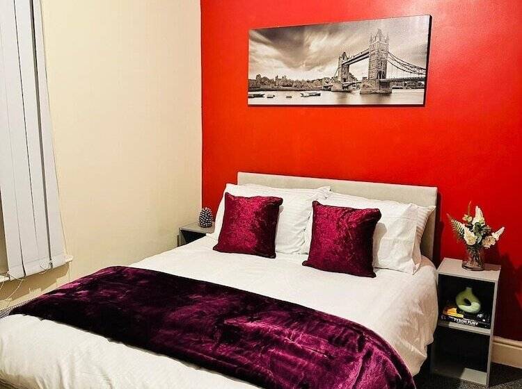 Отель Elm Vale Lodge