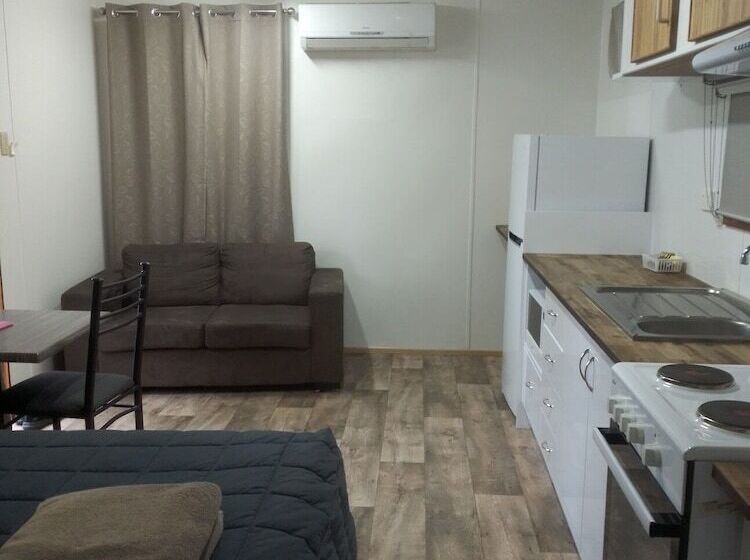 בית מלון כפרי Highway Tourist Village