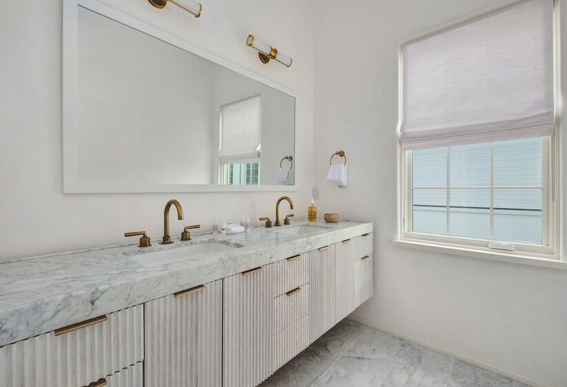 فندق Kaiya Beach Resort