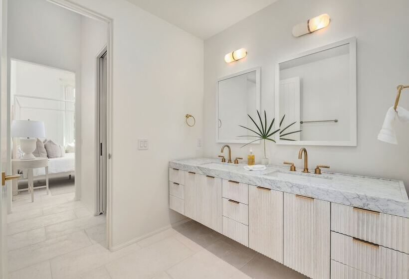 فندق Kaiya Beach Resort