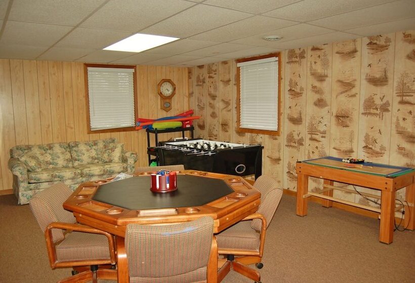 בית מלון כפרי Lake Lure Retreat   A Beautiful Lakefront Lodge On Mirror Lake Waterfront Newly Expanded Deck 4 Bedr
